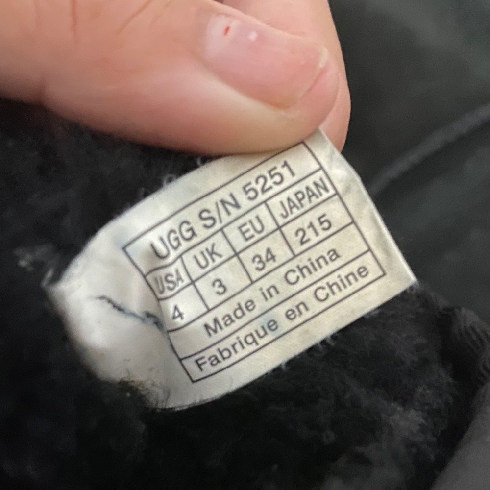 Used UGGS - Picture 4 of 4